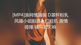 清纯颜值美女大学生要下海观战蒙面大哥草小骚逼，两女沙发上看骚逼被草浪叫呻吟，蹲在地上看大哥如何抽插