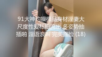 小情侣天天躲在酒店里面啪啪无套做爱女上位打桩，特写展示白虎穴，俯卧撑姿势内射